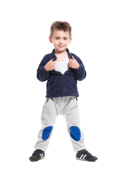 Niño posando en ropa deportiva — Foto de Stock