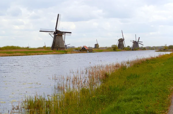 Traditional dutch windmill near the canal. Netherlands — Stock Photo, Image