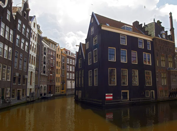 Houses and canals at Amsterdam center. Netherlands — Stock Photo, Image