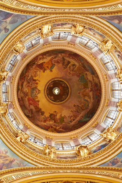 Fantástica pintura de plafond Dome St. Isaacs catedral. maior basílica ortodoxa — Fotografia de Stock