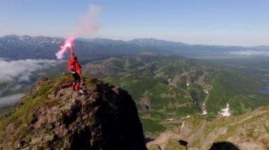 Uçan kız çevresinde