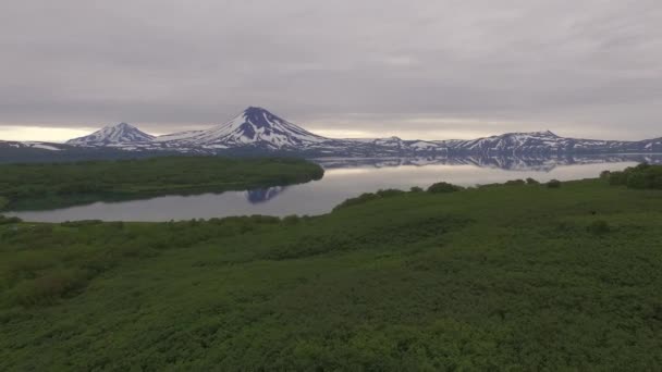 Volkan ve göl — Stok video