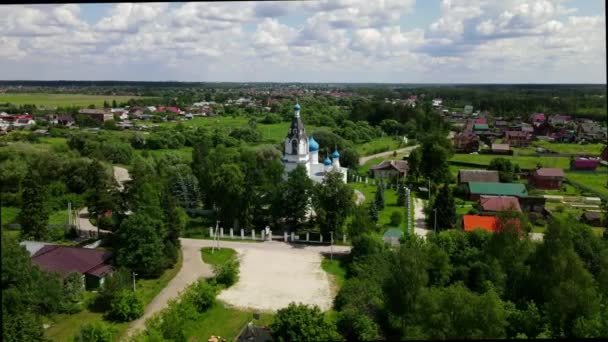 Flyby Troon Van Orthodoxe Kerk Van Zuidkant — Stockvideo