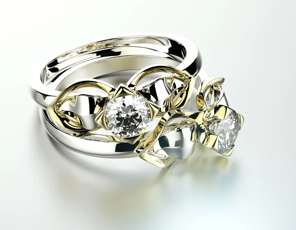 Goldene Verlobungsringe mit Diamanten — Stockfoto