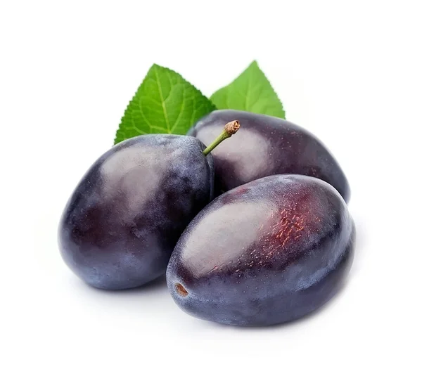 Ciruelas Dulces Con Hojas Sobre Fondos Blancos —  Fotos de Stock