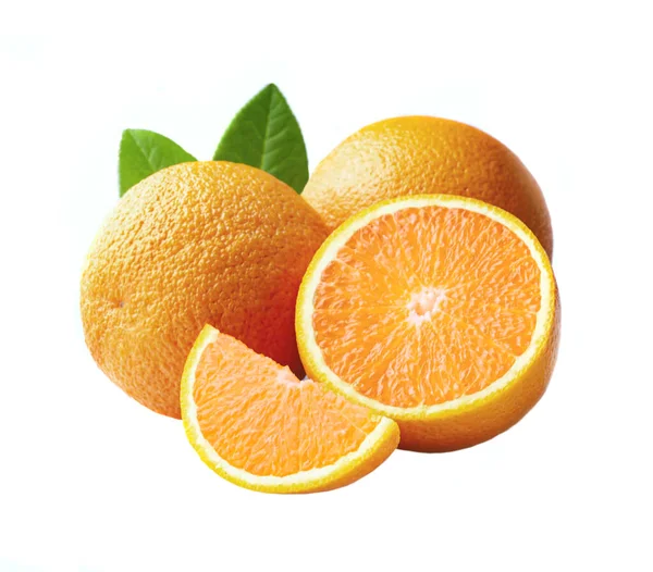 Süße Orangen Früchte Mit Blättern Auf Weißem Hintergrund — Stockfoto