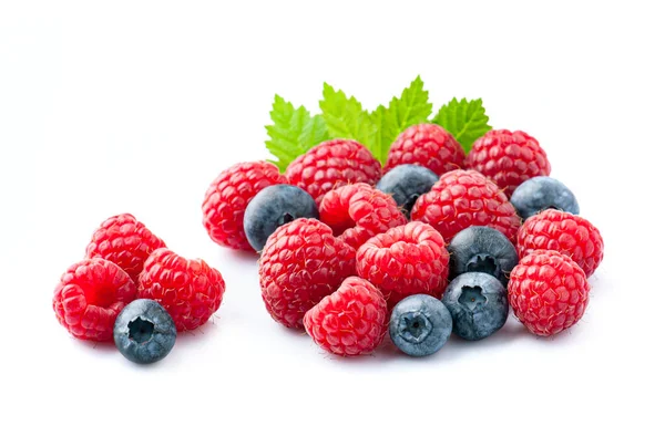 Sweet Raspberries Blueberries Leaves White Backgrounds — 图库照片