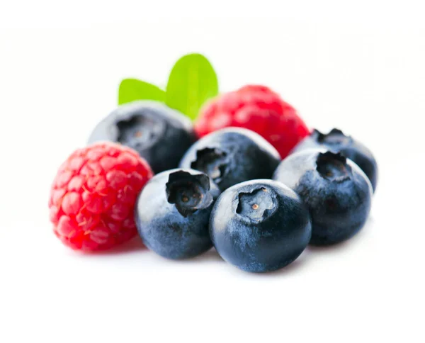 Sweet Berries Leaves Closeup Blueberries Raspberry Fruits Isolated White Backgrounds — Stock Photo, Image