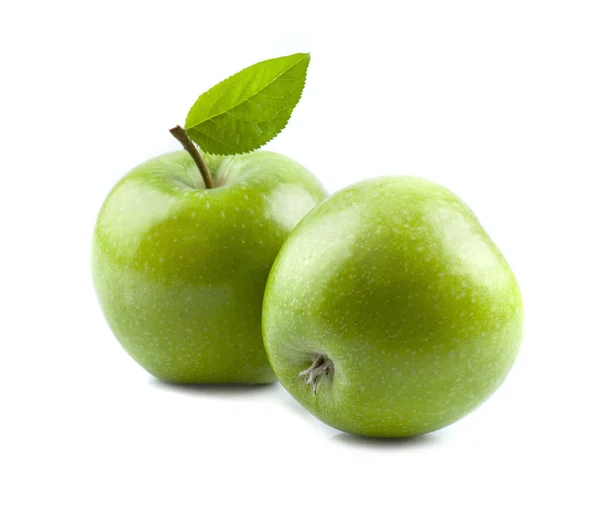 Groene Appels Met Bladeren Witte Ondergronden — Stockfoto