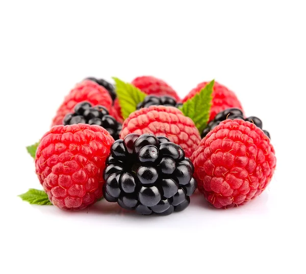 Rijpe frambozen en blackberry — Stockfoto