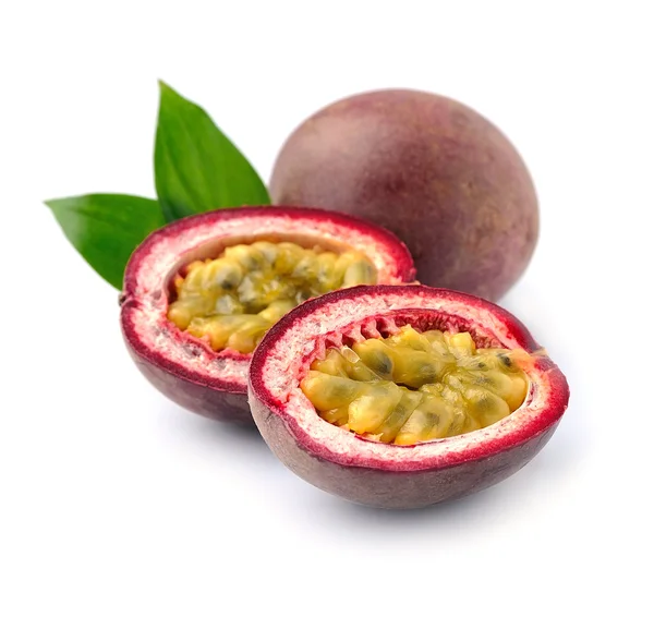 Passion fruit levelekkel — Stock Fotó