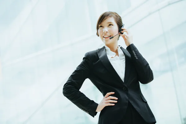 Asian businesswoman with headphones — Stock Photo, Image