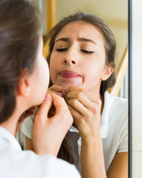 Girl squeezing pimple — Stock Photo, Image