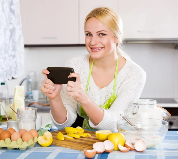 Happy blonde taking photoes — Stock Photo, Image