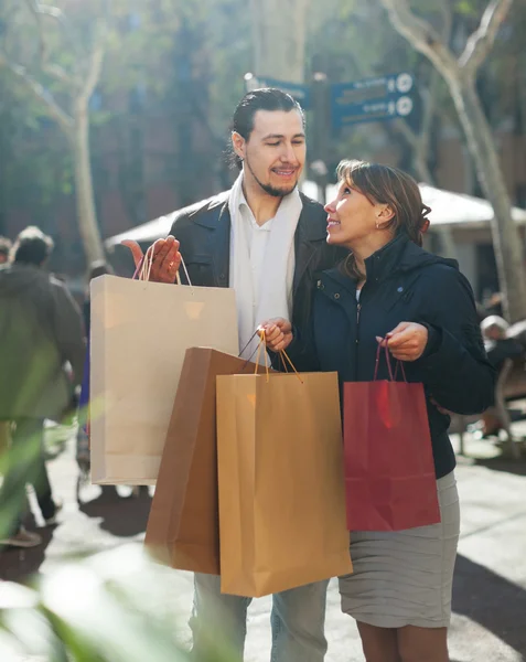 Smiling couple with purchases — Stock Photo, Image