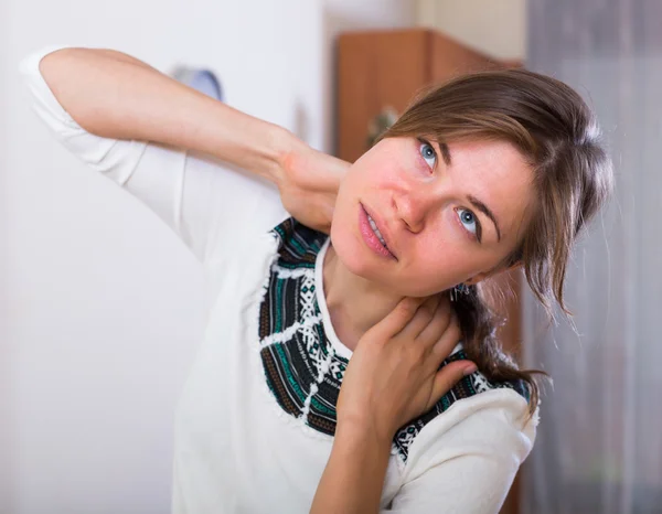 Woman heavy pain in neck — Stock Photo, Image