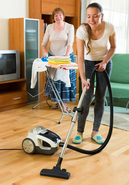 Young daughter with mother — Stock Photo, Image