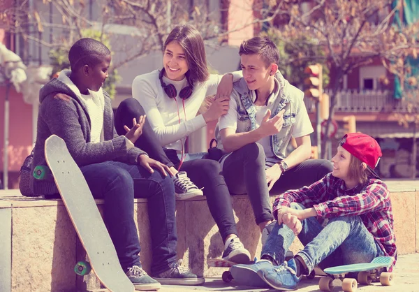 Teens spending time together — Stock Photo, Image