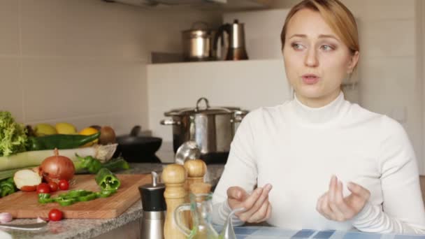 Sad woman in kitchen — Stock Video