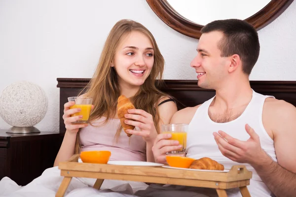 Casal tomando café da manhã saudável — Fotografia de Stock