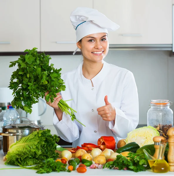 Ritratto di chef professionista sorridente — Foto Stock