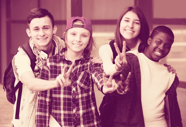 Teenage students close to university — Stock Photo, Image