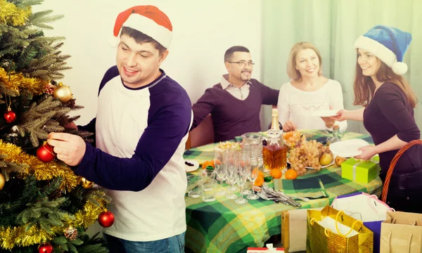 Felice famiglia sorridente — Foto Stock