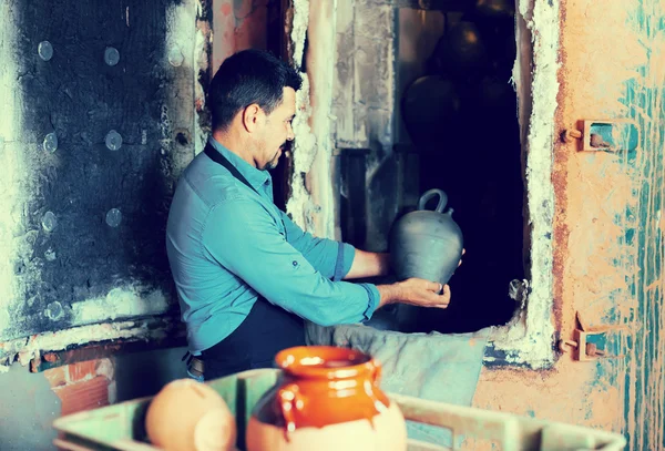 Mature man potter — Stock Photo, Image