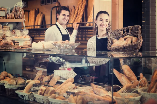 Young couple selling pastry — Stock Photo, Image