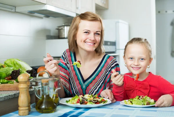 Family having healthy lunch — Stock Photo, Image