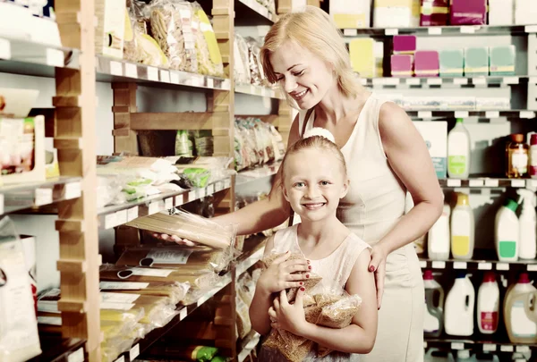 Woman and girl shopping — Stock Photo, Image