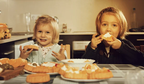 Two little girls — Stock Photo, Image