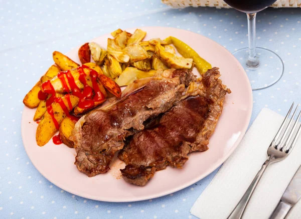 Veal steak with grilled potato and artichokes — Stock Photo, Image