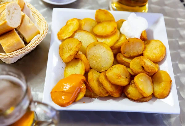 İştah açıcı Patatas Bravas — Stok fotoğraf