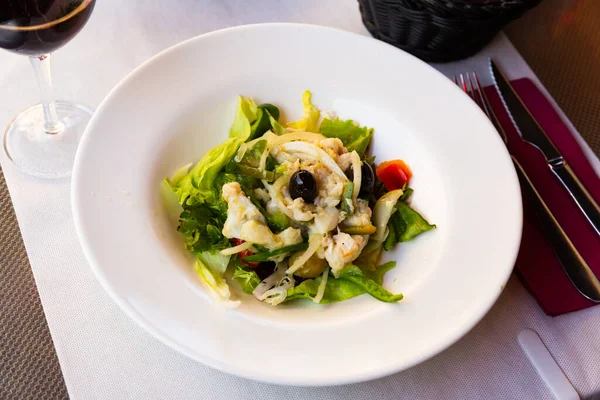 Salada esqueixada de bacalhau salgado — Fotografia de Stock