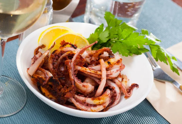 Plate of appetizing roasted shrimps — Stock Photo, Image