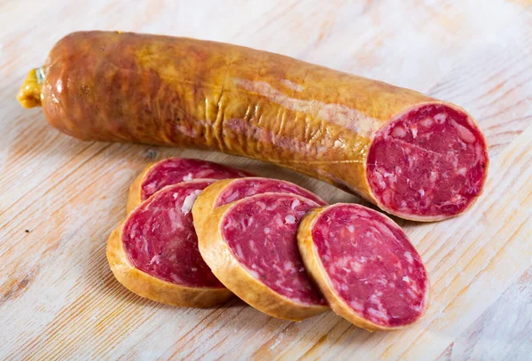 Salsicha de porco curada seca espanhola Salchichon — Fotografia de Stock