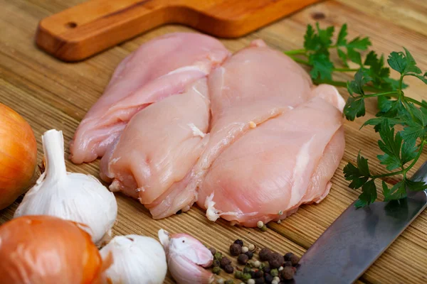 Raw chicken breast fillet on wooden surface, nobody — Stock Photo, Image