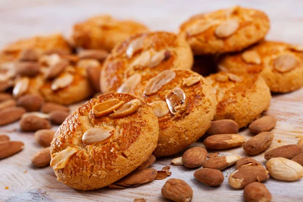 Almond biscuits and nuts — Stock Photo, Image