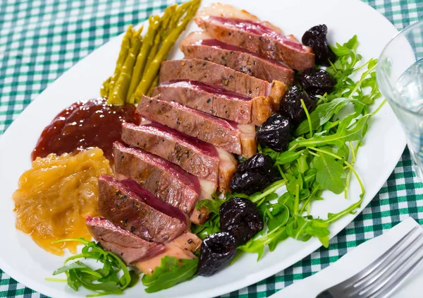 Duck breast Magret with prunes — Stock Photo, Image