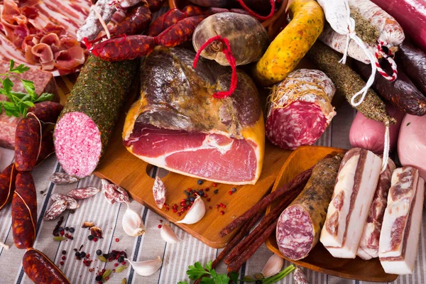 食物种类繁多的肉类 — 图库照片