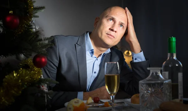 Unavený muž slaví Nový rok — Stock fotografie