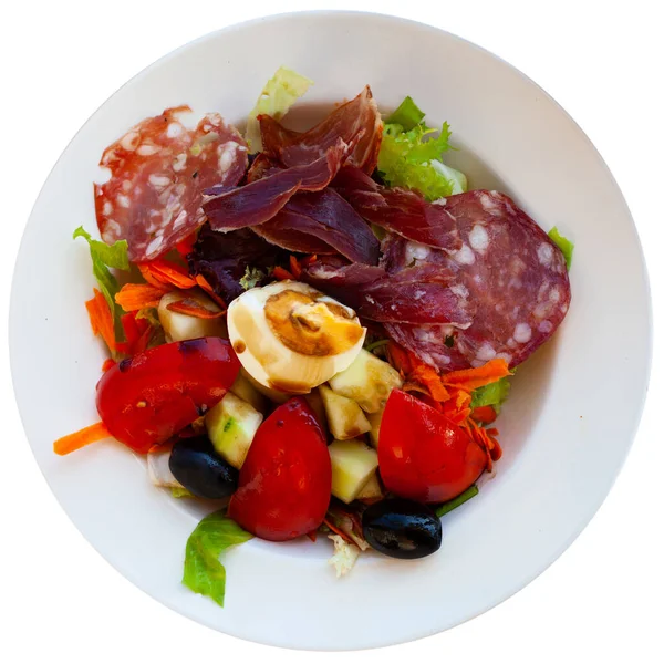 Portion beliebter katalanischer Salat mit Würstchen — Stockfoto