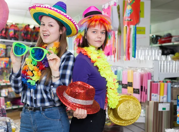 Girls in store of festival accessories — Stock Photo, Image