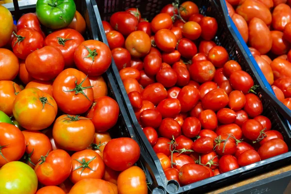 Tomates fraîches sur le marché — Photo