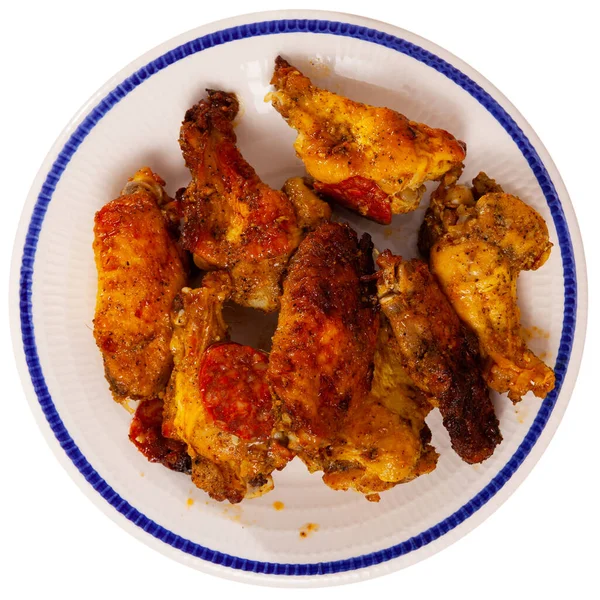 Savoureux croustillant ailes de poulet grillé sur assiette — Photo