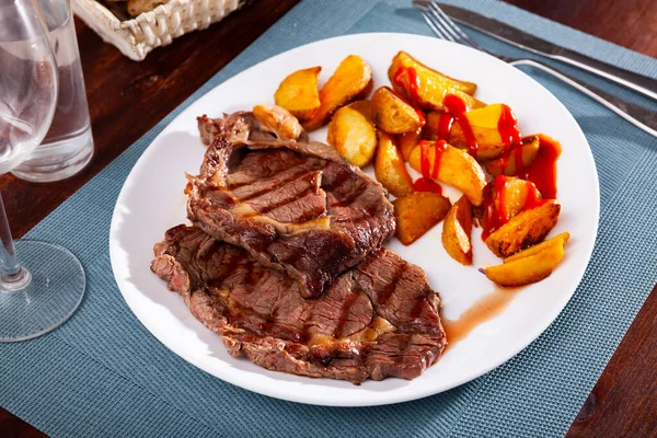 Grilled lamb with baked potato, homemade dinner — Stock Photo, Image