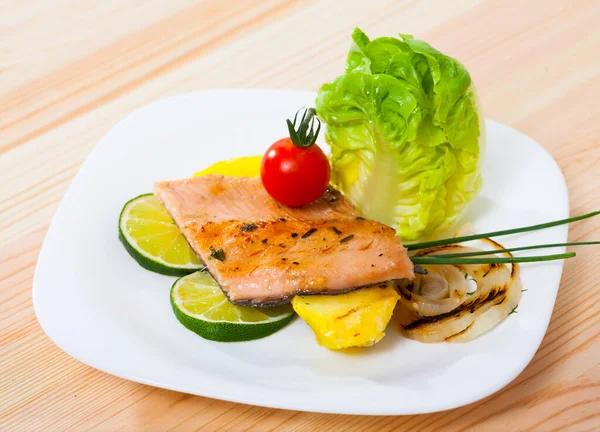 Delicious fried trout fillet — Stock Photo, Image