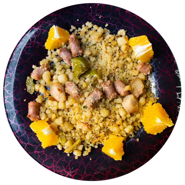 Tropezonele spaniole Migas din firimituri de semolină prăjită cu cârnați, slănină, portocaliu — Fotografie, imagine de stoc