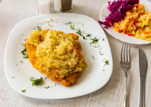 Filet de porc à la choucroute, cuisine polonaise — Photo